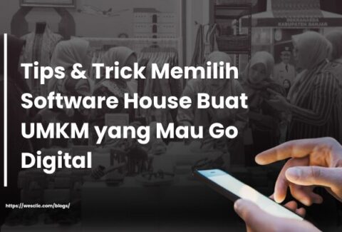 Tampilan judul artikel "Tips & Trick Memilih Software House Buat UMKM yang Mau Go Digital" dengan latar belakang toko dan seseorang yang menggunakan smartphone.